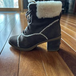 Size 8 UGG Fashion Boot